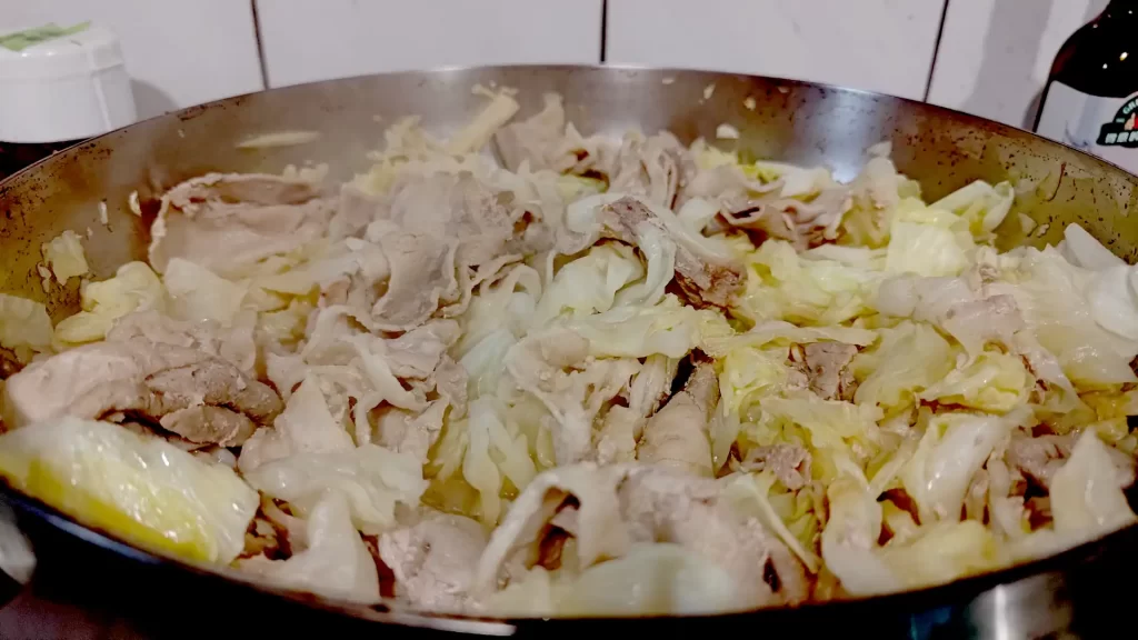 春キャベツと豚肉の蒸し焼き