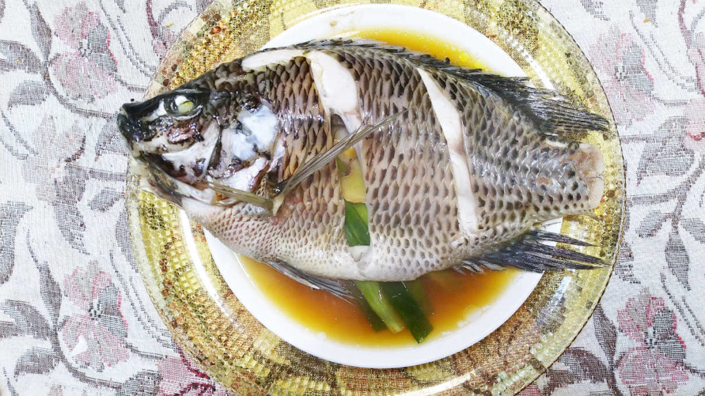 ティラピア（吳郭魚）の蒸し焼き