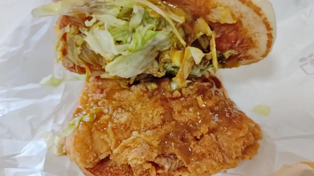 咖哩辣鷄腿堡の中身