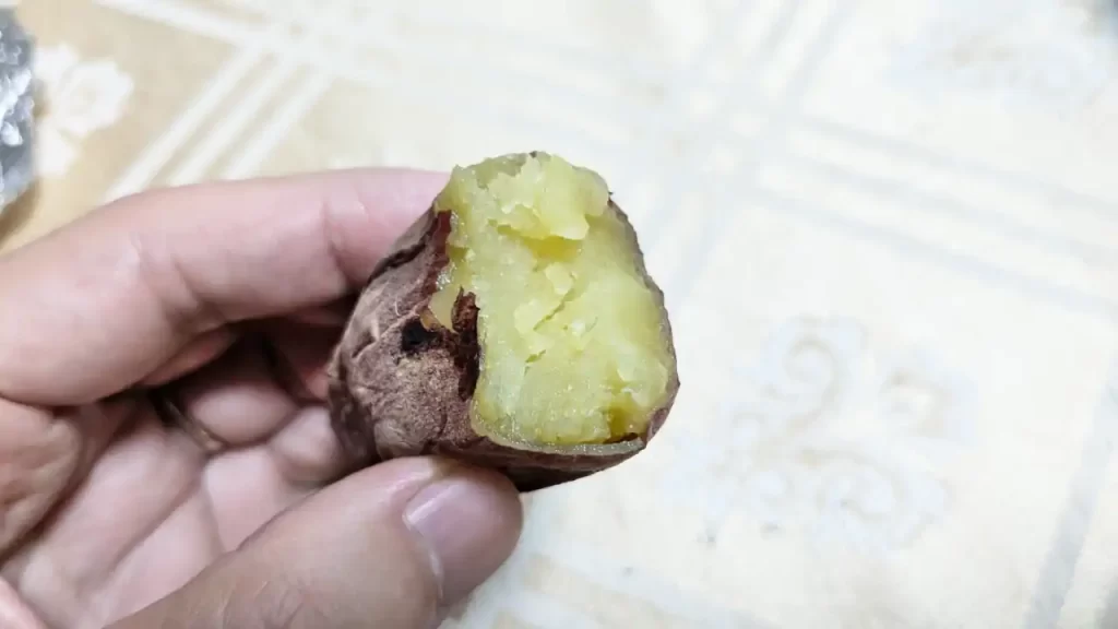 冷たくなってしっとりした焼き芋