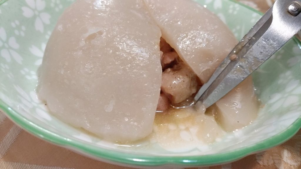 バーワン（肉圓）を切ったところ