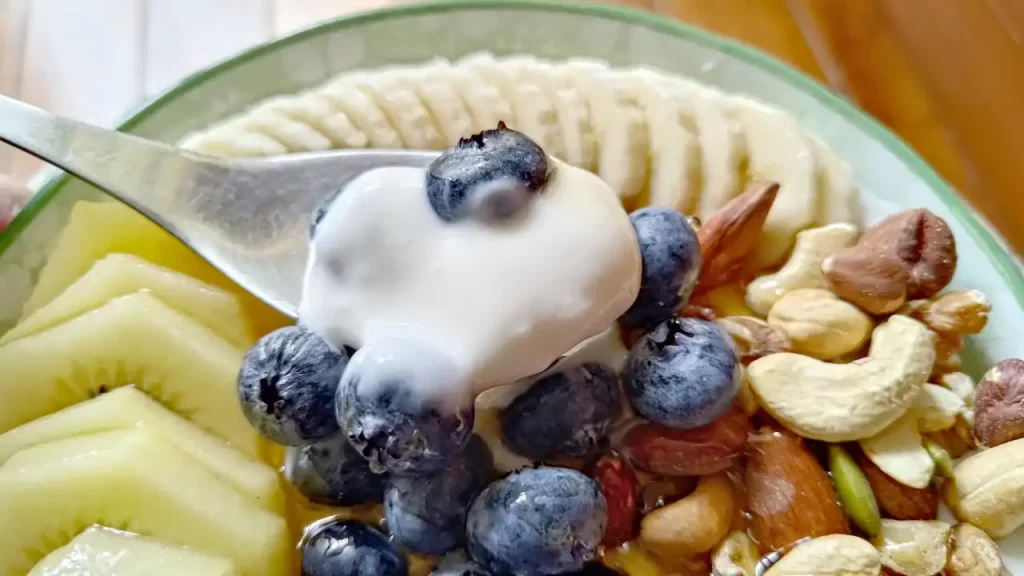 ギリシャヨーグルト(グリークヨーグルト)のフルーツボウル