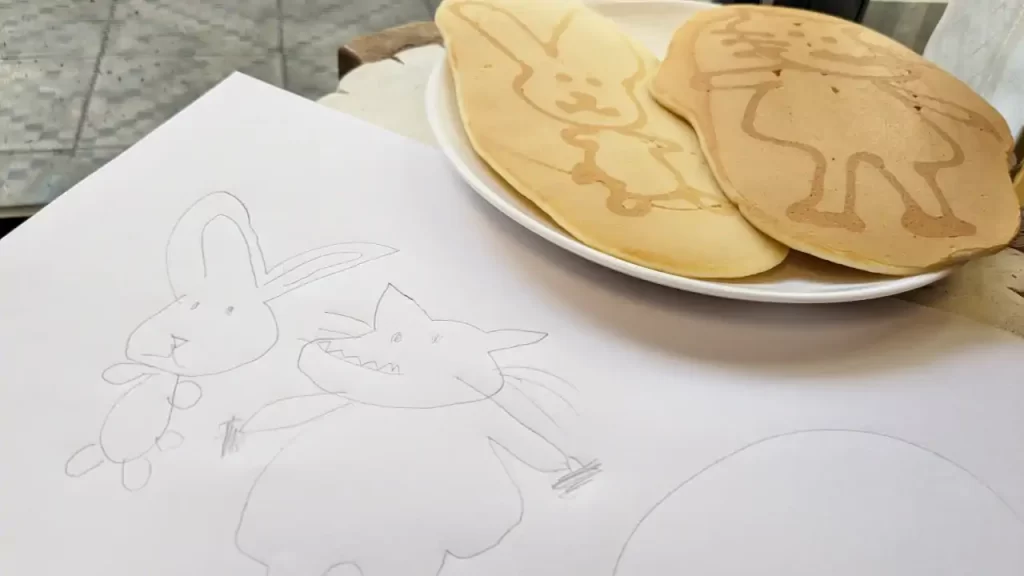 パンケーキアートの原案と焼いた後の完成品