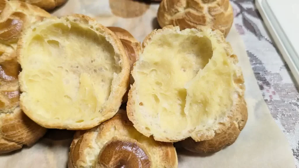 成功したシュー生地は中にしっかり空洞ができる！