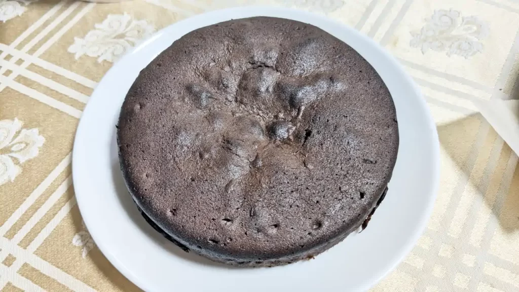 焼き上がったブラウニー　ちょっと焦げたかな？