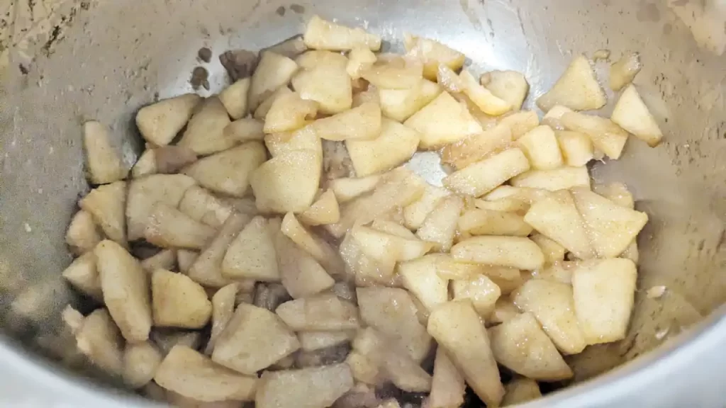 あらかた火の通ったリンゴ