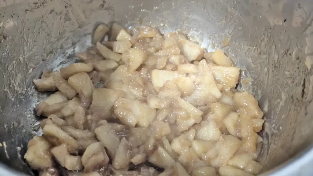 コーンスターチを水溶き片栗粉のようにして入れて火を通したところ