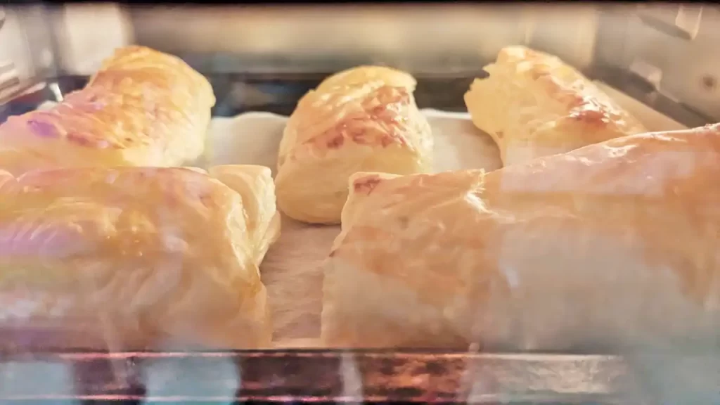 膨らんだアップルパイ