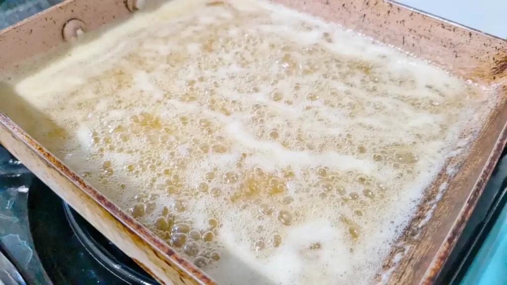 オートミール以外の材料を熱しているところ