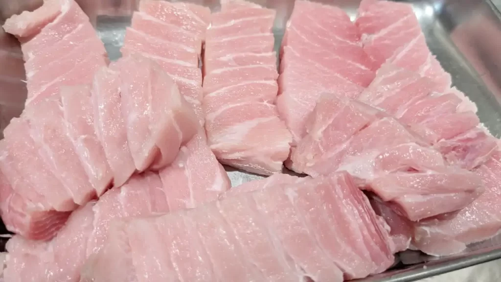 入手したトロを切り分けた後の様子