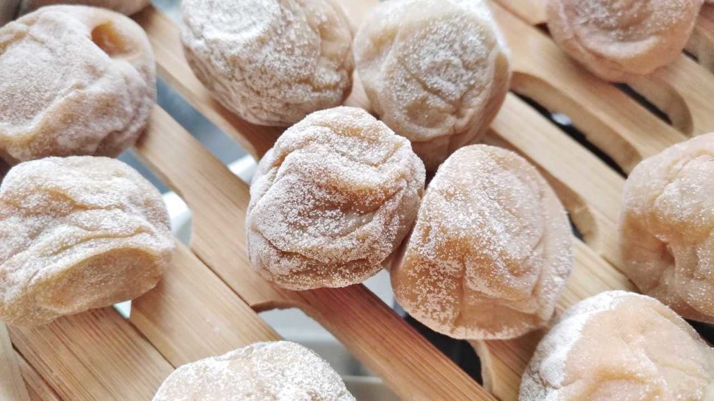 白っぽくなった梅干し