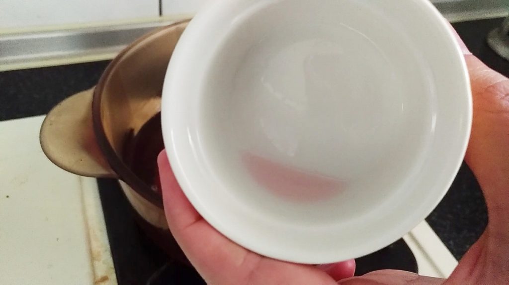 ローゼルとスモモシロップで色付けしたシロップ