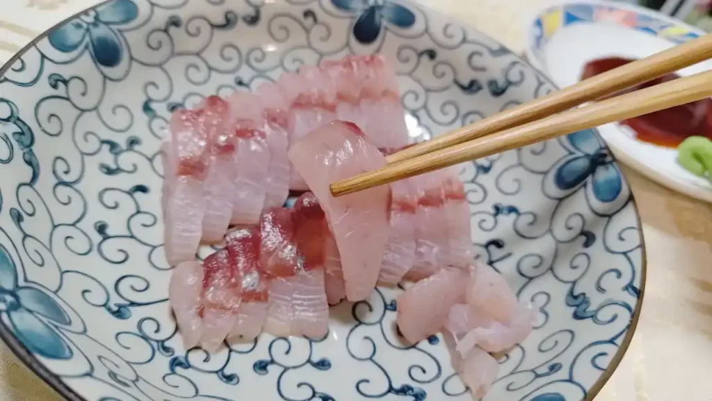 台湾の市場で購入して自分で刺身にしたカンパチ