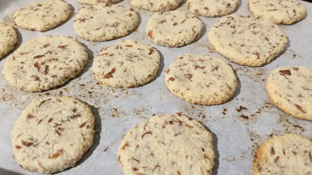 卵の代わりに牛乳を入れて焼いたクッキー