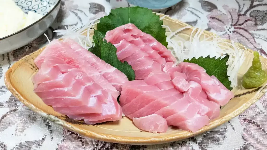 台湾で買った冷凍マグロから作ったマグロの刺し身
