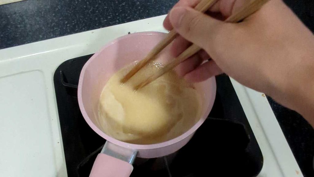 ハチミツ調味液を加熱しているところ